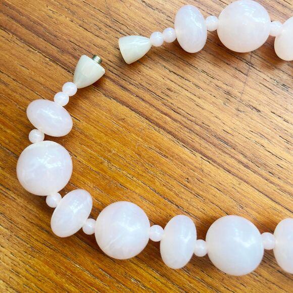 Vintage 1930s Translucent Pink Catalin Bead Necklace with Hibiscus Decal - Picture 10 of 10